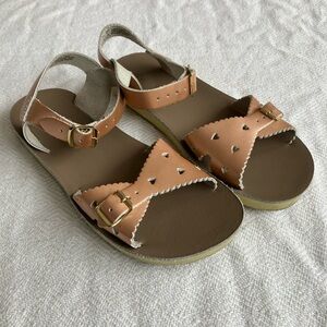 Saltwater sandals rose gold hearts size 2 big kid